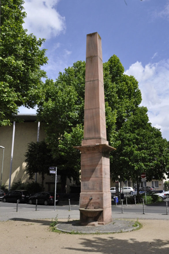 Bild: Obeliskbrunnen (Brückhofstraße)