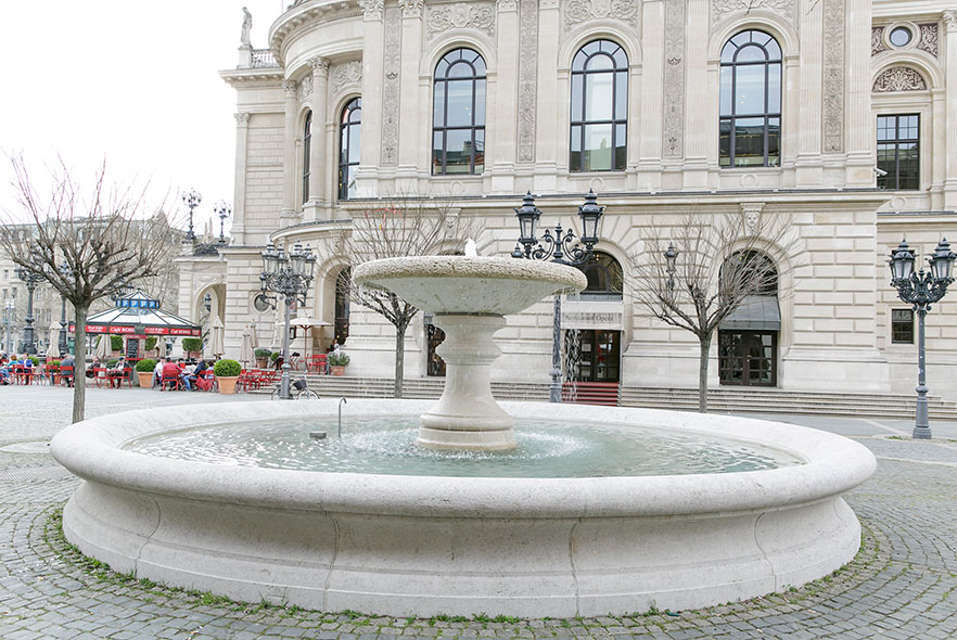 Bild: Alte Schalenbrunnen