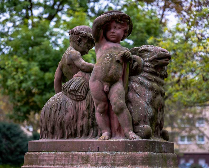 Bild: Obeliskbrunnen (Bockenheim)