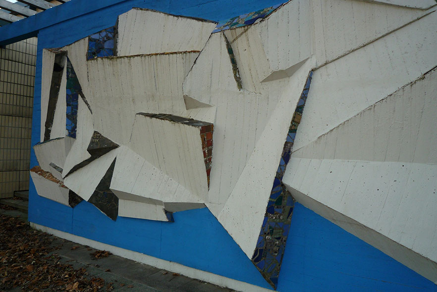 Bild: Beton-Mosaik-Relief (Ernst-Reuter-Schule)