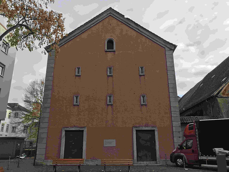 Bild: Gedenktafel zur Erinnerung an die 1938 zerstörte Höchster Synagoge