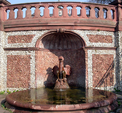 Bild: Brunnengrotte im Bolongarogarten