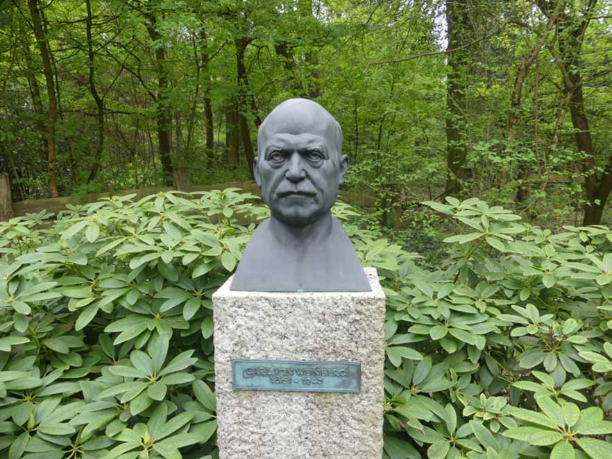 Bild: Denkmal für Carl von Weinberg