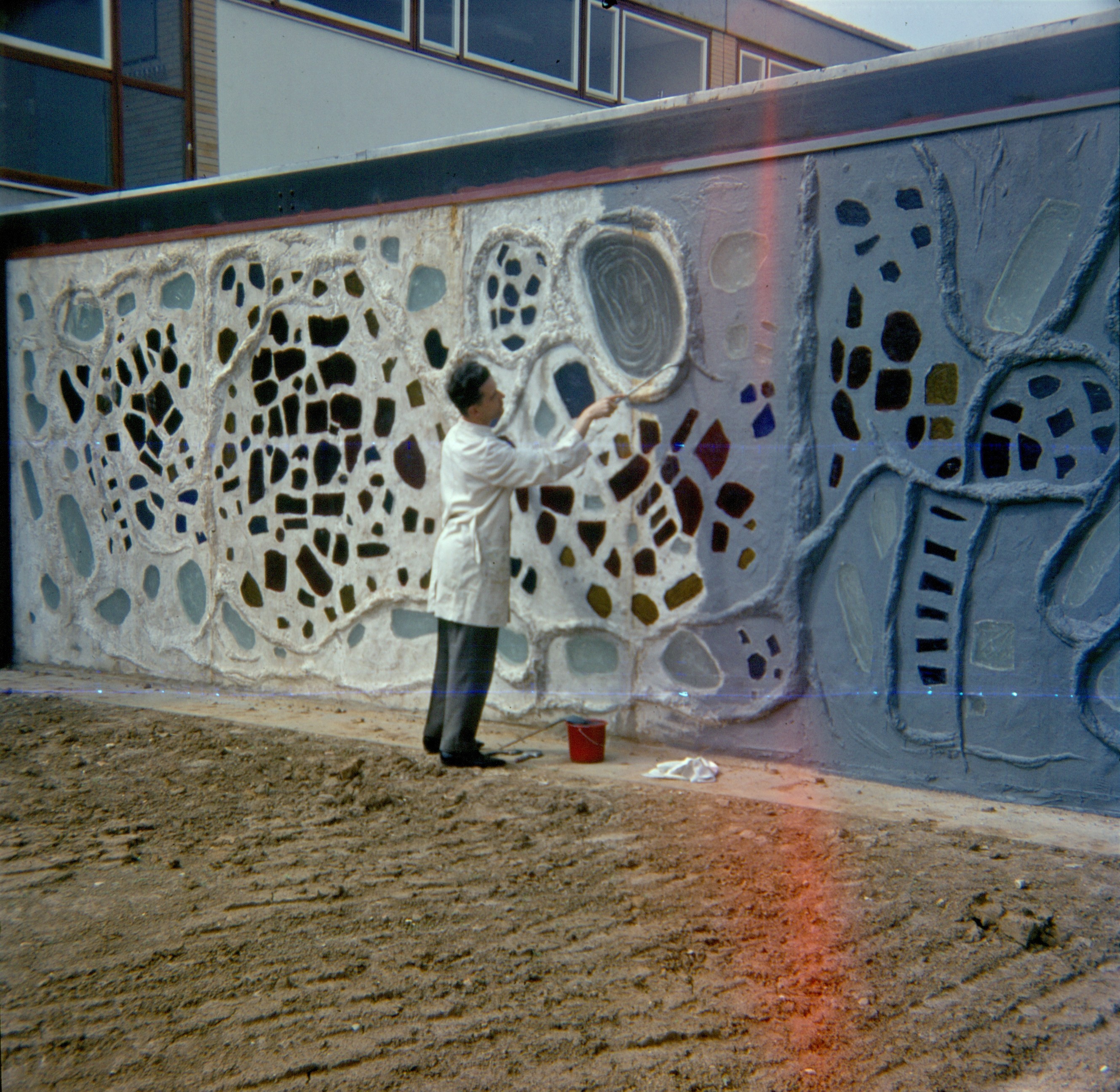 Bild: Beton-Glas-Wand (Erich-Kästner-Schule)