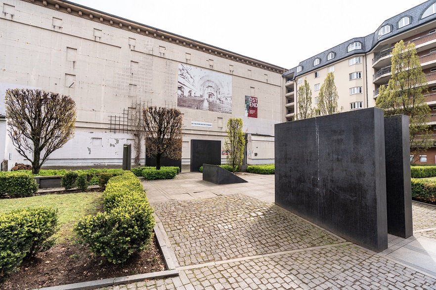 Bild: Gedenkstätte für die in der Pogromnacht zerstörte Synagoge in der Friedberger Anlage