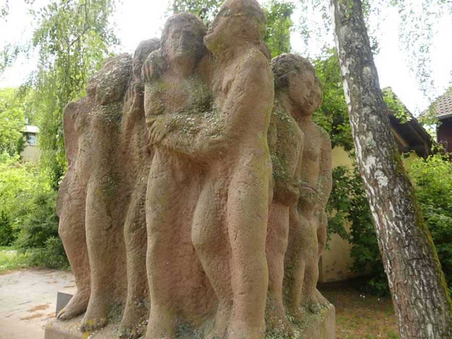 Bild: Erinnerungsstätte für die in der Pogromnacht zerstörte Synagoge in Rödelheim