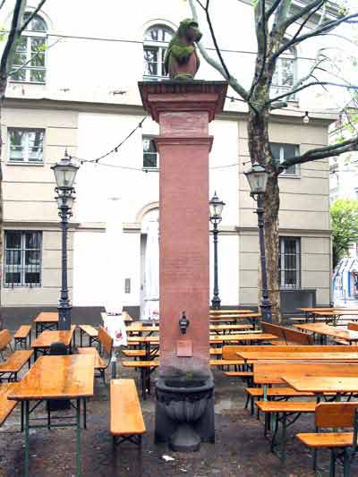 Bild: Affenbrunnen