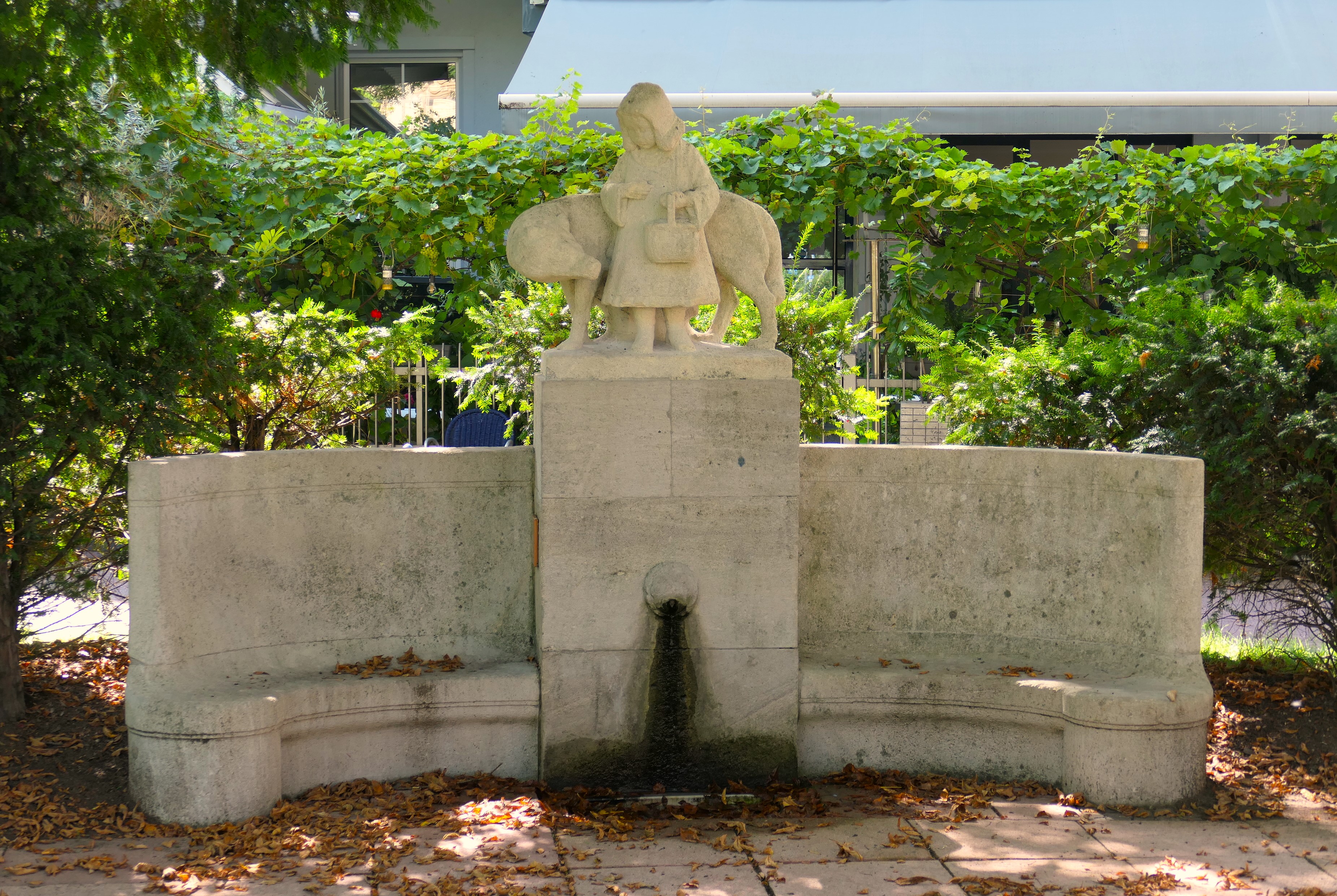 Bild: Rotkäppchen-Brunnen