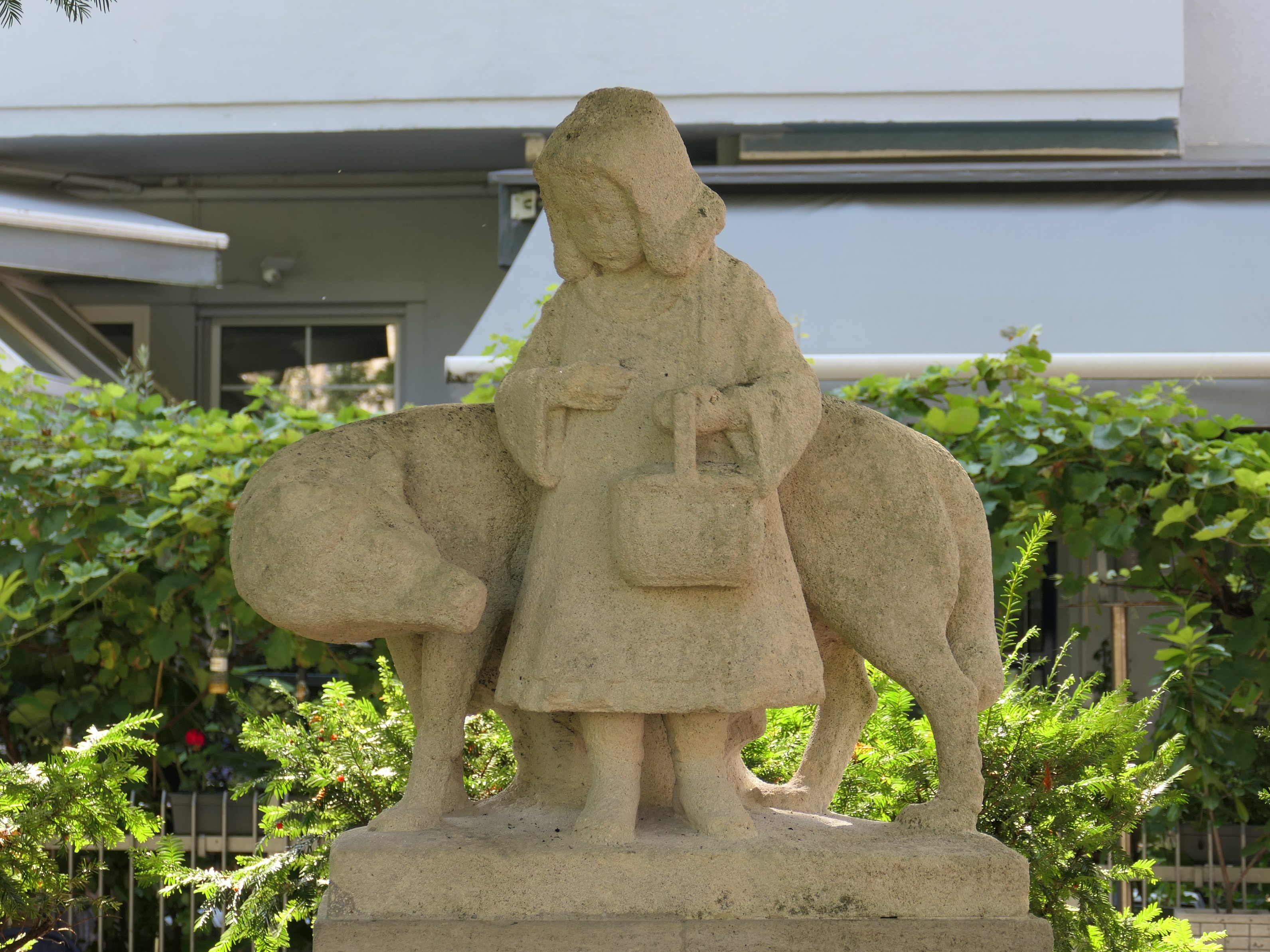Bild: Rotkäppchen-Brunnen