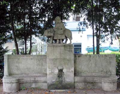 Bild: Rotkäppchen-Brunnen