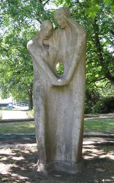 Bild: Sandsteinskulptur (Universitätskliniken)