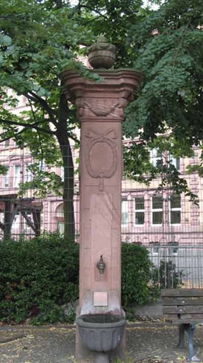 Bild: Artischockenbrunnen