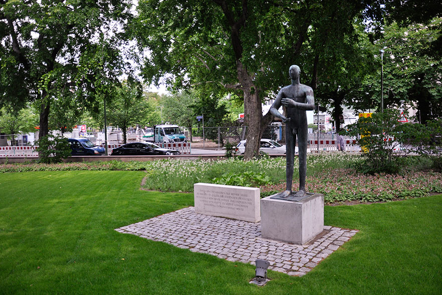 Bild: Denkmal für Friedrich Hölderlin